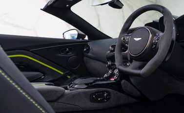 Aston Martin V8 Vantage Roadster F1 Edition 12