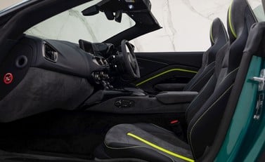 Aston Martin V8 Vantage Roadster F1 Edition 15