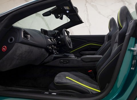 Aston Martin V8 Vantage Roadster F1 Edition 15