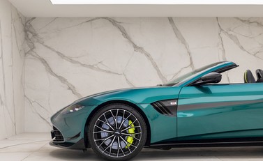 Aston Martin V8 Vantage Roadster F1 Edition 31