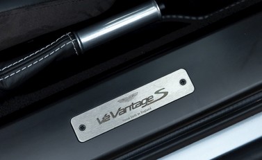 Aston Martin V12 Vantage S 18