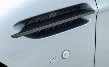 Aston Martin V12 Vantage S 24