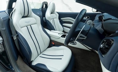 Aston Martin V8 Vantage Roadster 13