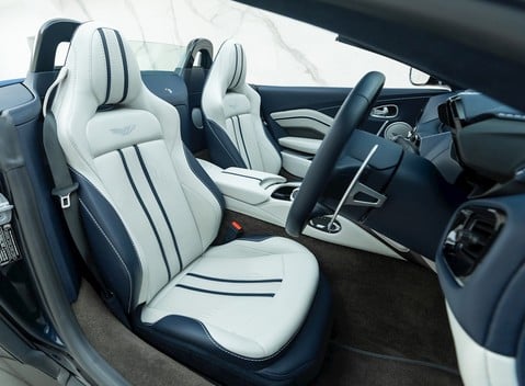 Aston Martin V8 Vantage Roadster 13