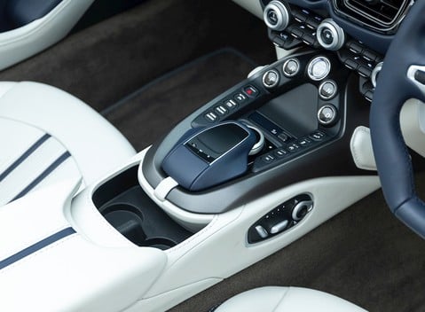 Aston Martin V8 Vantage Roadster 19
