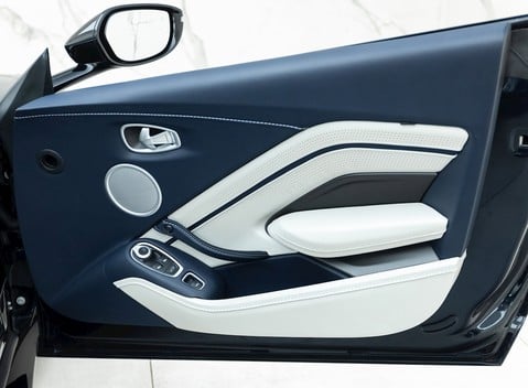 Aston Martin V8 Vantage Roadster 20