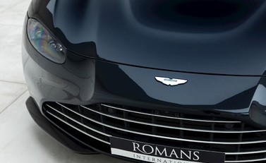 Aston Martin V8 Vantage Roadster 21