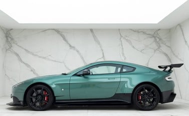 Aston Martin Vantage GT8 2