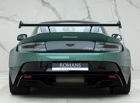 Aston Martin Vantage GT8 5