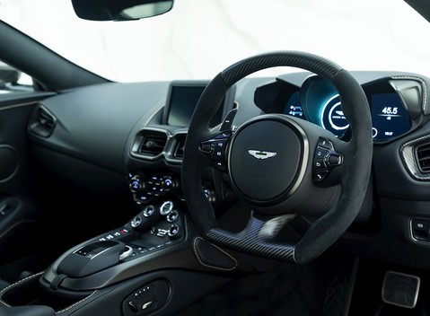 Aston Martin V12 Vantage 9