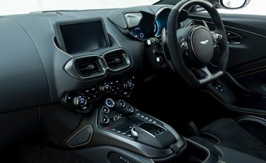 Aston Martin V12 Vantage 14