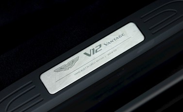Aston Martin V12 Vantage 18