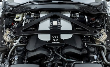 Aston Martin V12 Vantage 34