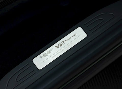 Aston Martin V12 Vantage 19