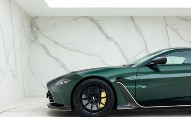 Aston Martin V12 Vantage 32