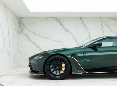 Aston Martin V12 Vantage 32