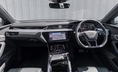 Audi E-Tron S 18