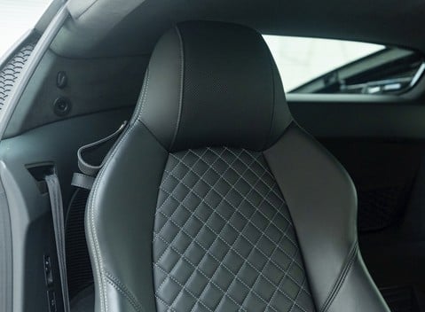 Audi R8 V10 Performance Carbon Black 11