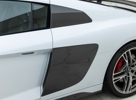 Audi R8 V10 Performance Carbon Black 23