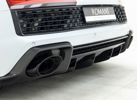 Audi R8 V10 Performance Carbon Black 25