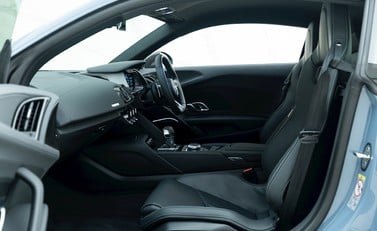Audi R8 V10 Performance Carbon Black 11