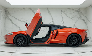 McLaren GT 3