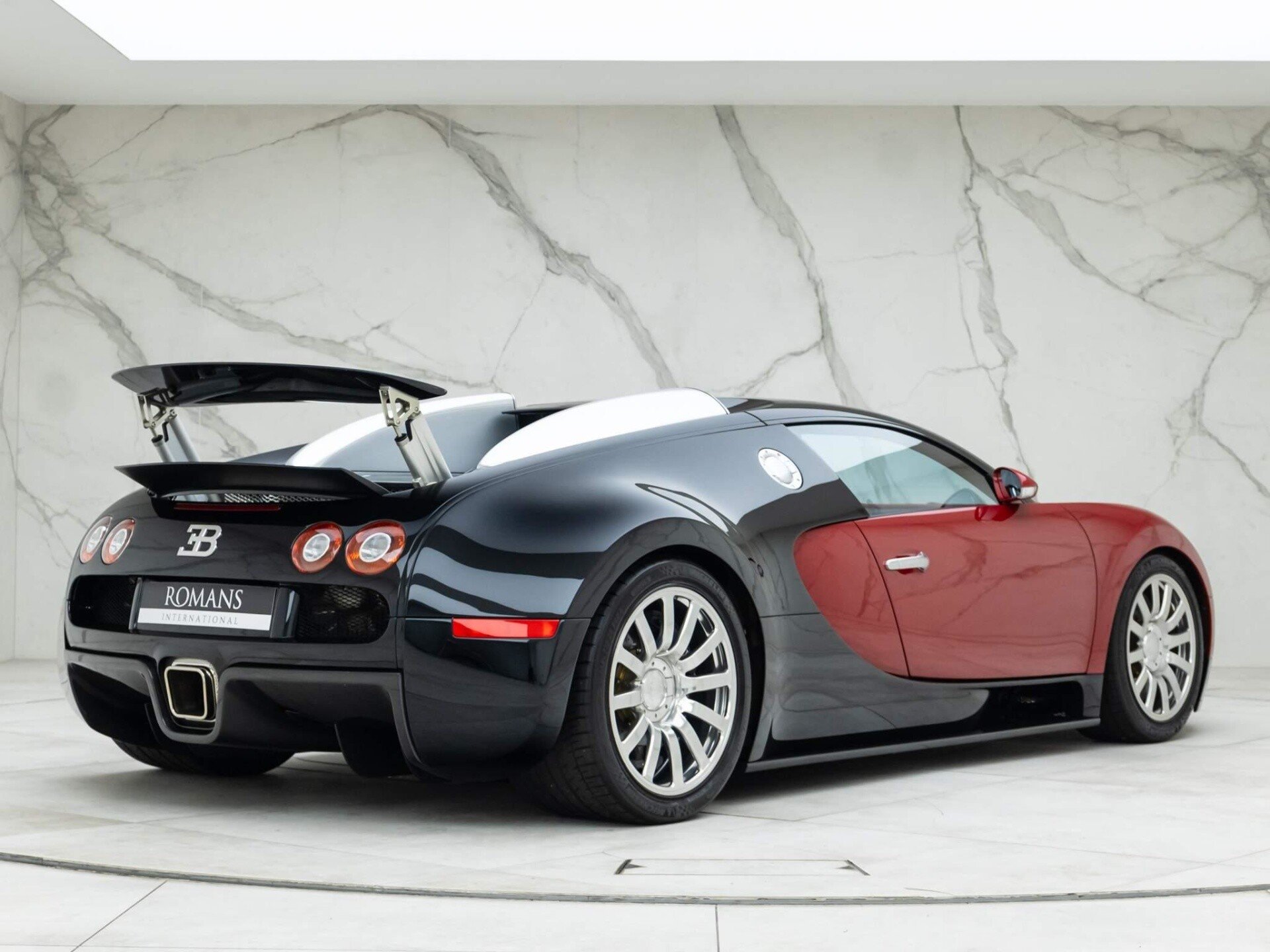 Used Bugatti Veyron 16.4 for sale | Red & Black Two-Tone