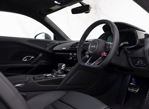 Audi R8 V10 Performance Carbon Black 9