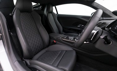 Audi R8 V10 Performance Carbon Black 10