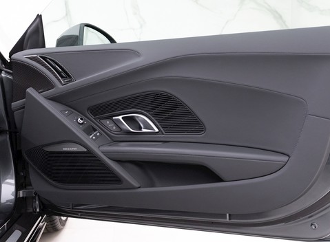Audi R8 V10 Performance Carbon Black 16