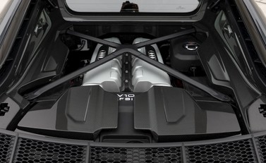 Audi R8 V10 Performance Carbon Black 30