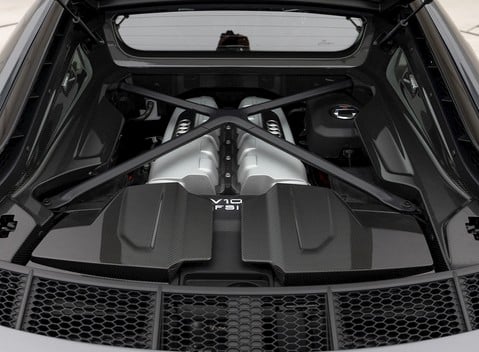 Audi R8 V10 Performance Carbon Black 30