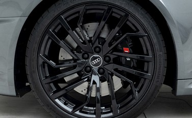 Audi RS4 Avant Carbon Black 8