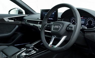 Audi RS4 Avant Carbon Black 9