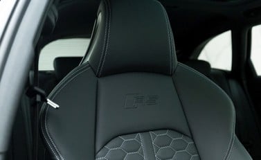 Audi RS4 Avant Carbon Black 11