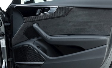 Audi RS4 Avant Carbon Black 22