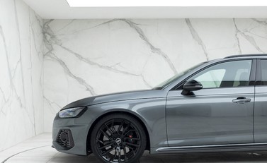 Audi RS4 Avant Carbon Black 32
