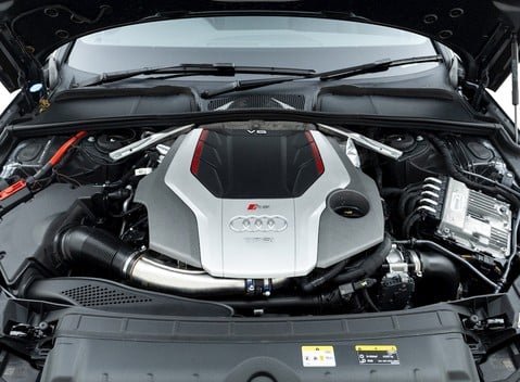 Audi RS4 Avant Carbon Black 34