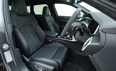 Audi RS6 Avant Carbon Black URBAN 10