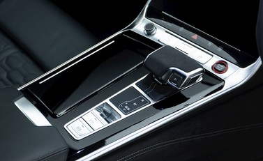 Audi RS6 Avant Carbon Black URBAN 21