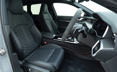 Audi RS6 Avant Carbon Black 10