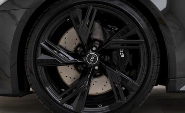Audi RS6 Avant Carbon Black 8