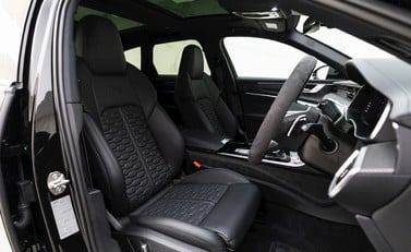 Audi RS6 Avant Carbon Black 10