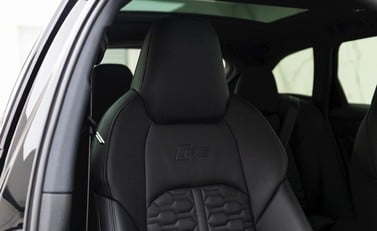 Audi RS6 Avant Carbon Black 11