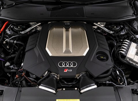 Audi RS6 Avant Carbon Black 31