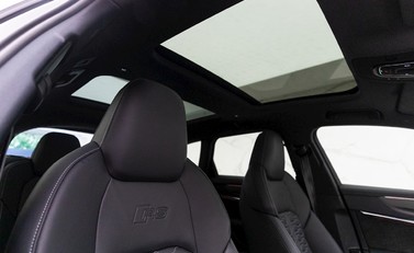 Audi RS6 Avant Carbon Black Urban 12
