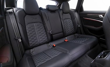 Audi RS6 Avant Carbon Black Urban 13