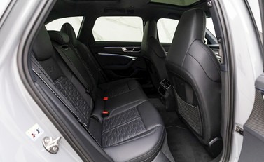 Audi RS6 Avant Carbon Black Urban 14