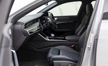 Audi RS6 Avant Carbon Black Urban 15
