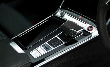 Audi RS6 Avant Carbon Black Urban 21